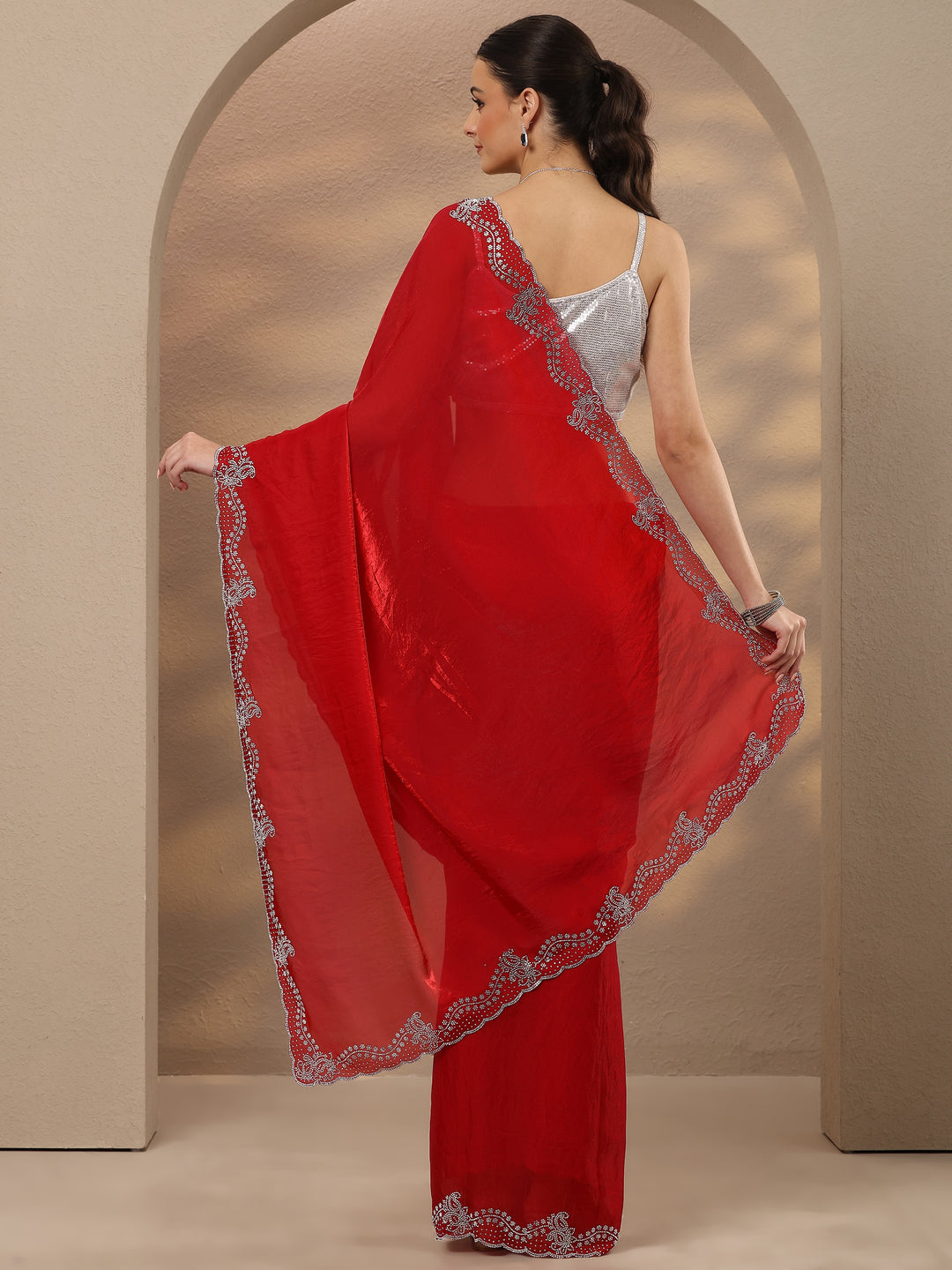 Red Solid Silk Blend Saree With Unstitched Blouse Piece