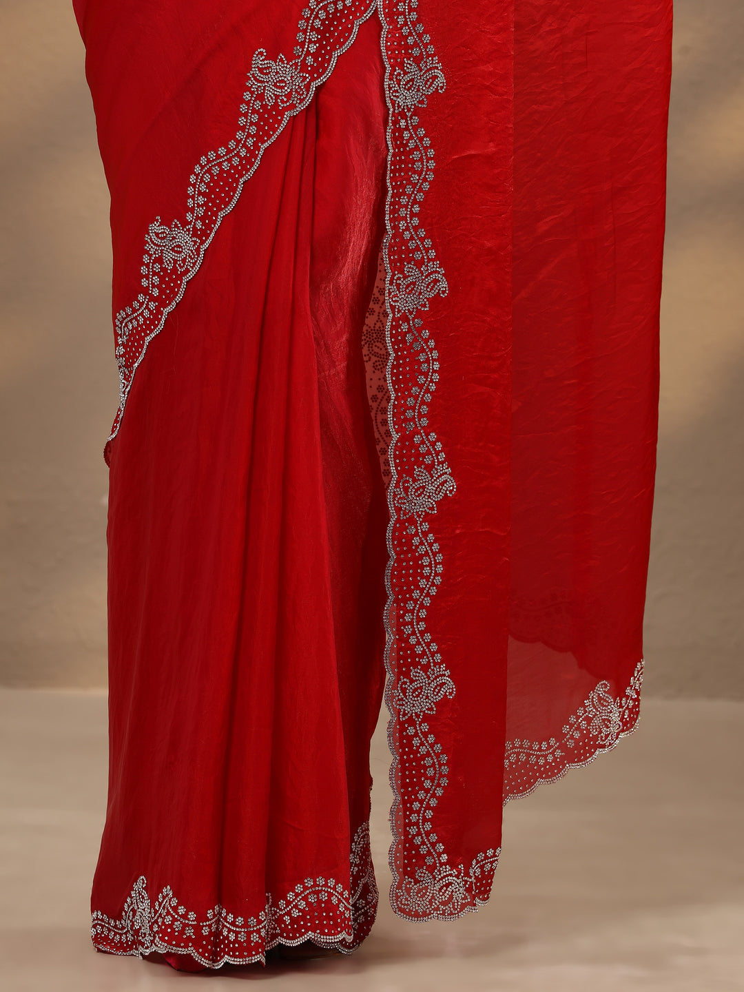 Red Solid Silk Blend Saree With Unstitched Blouse Piece