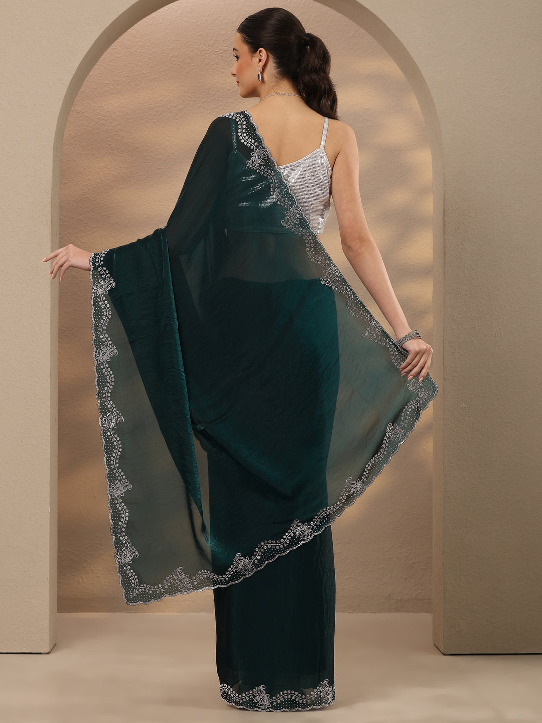 Green Solid Silk Blend Saree With Unstitched Blouse Piece