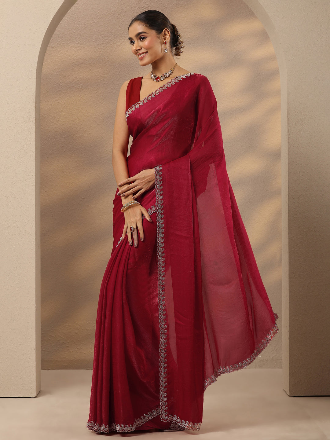 Red Solid Silk Blend Saree With Unstitched Blouse Piece