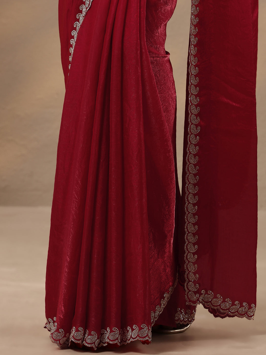 Red Solid Silk Blend Saree With Unstitched Blouse Piece