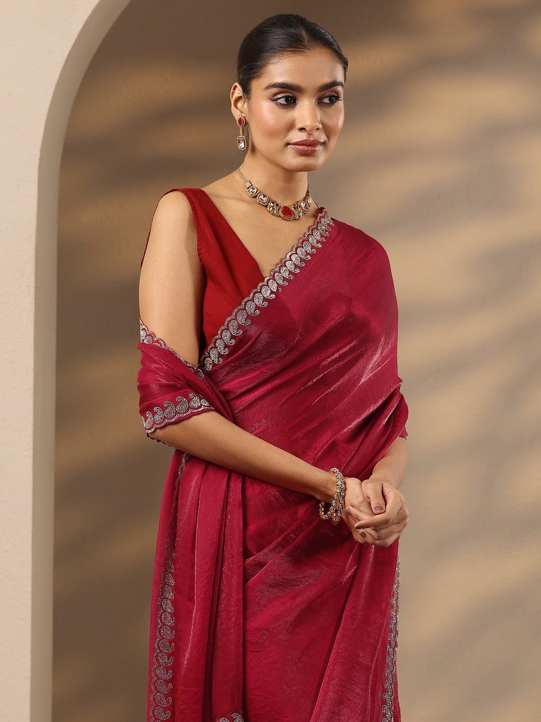 Red Solid Silk Blend Saree With Unstitched Blouse Piece