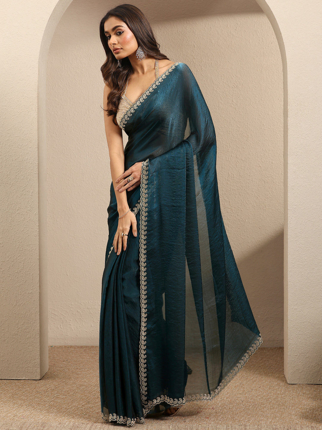 Teal Solid Silk Blend Saree With Unstitched Blouse Piece