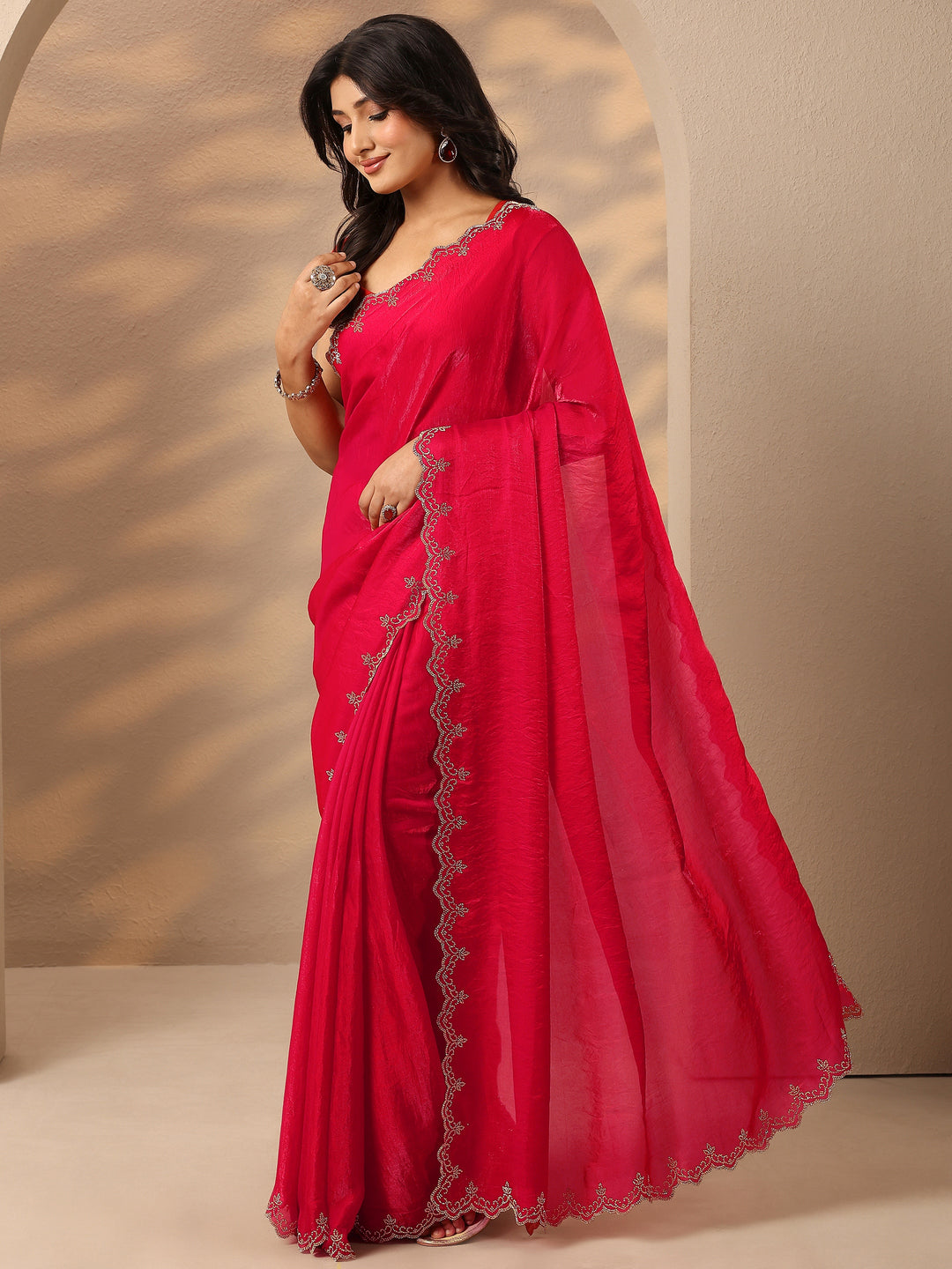 Red Solid Silk Blend Saree With Unstitched Blouse Piece