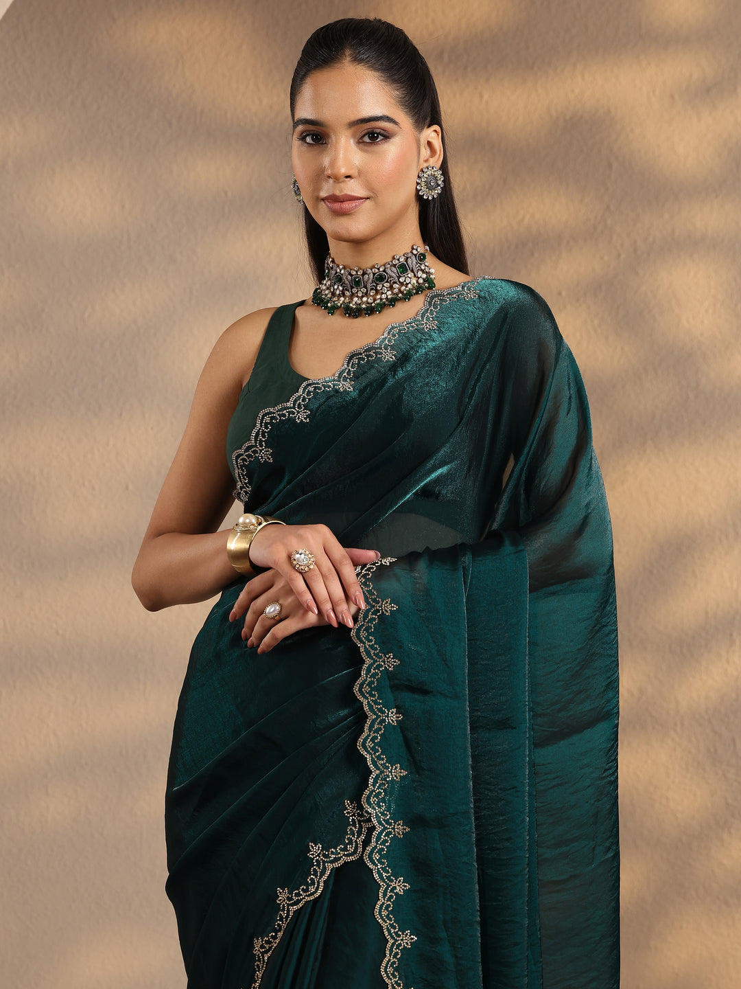 Green Solid Silk Blend Saree With Unstitched Blouse Piece