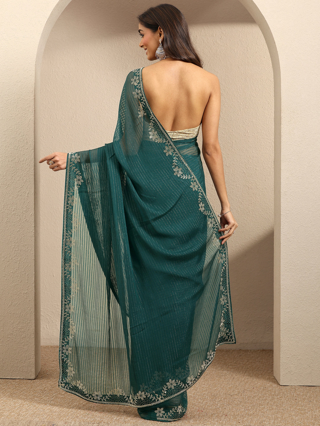 Green Embellished Georgette Saree With Unstitched Blouse Piece