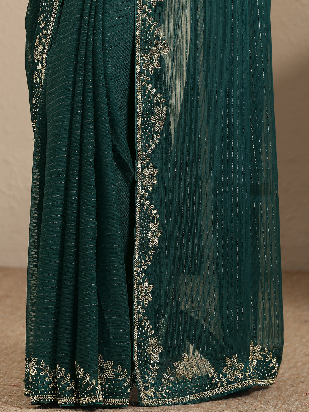 Green Embellished Georgette Saree With Unstitched Blouse Piece