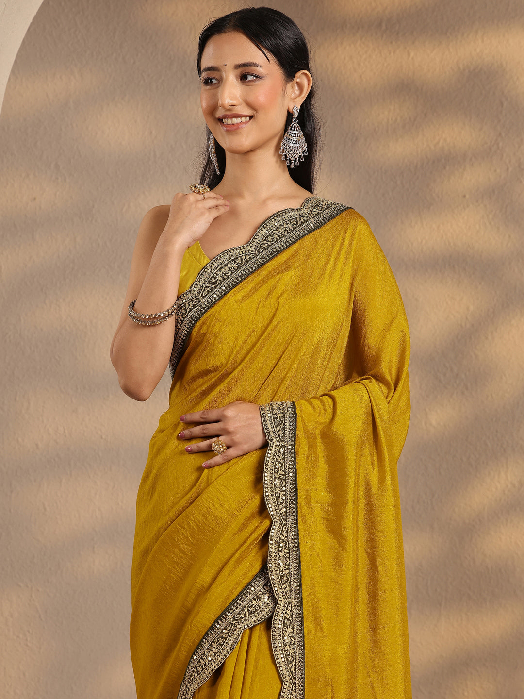 Mustard Solid Silk Blend Saree With Unstitched Blouse Piece