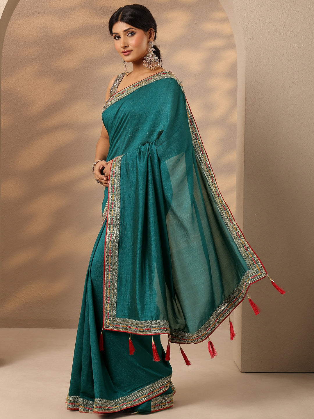Teal Solid Silk Blend Saree With Unstitched Blouse Piece