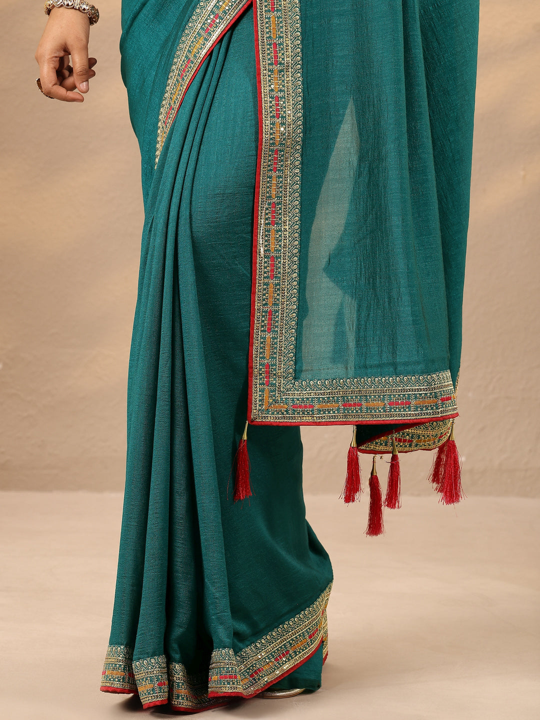 Teal Solid Silk Blend Saree With Unstitched Blouse Piece