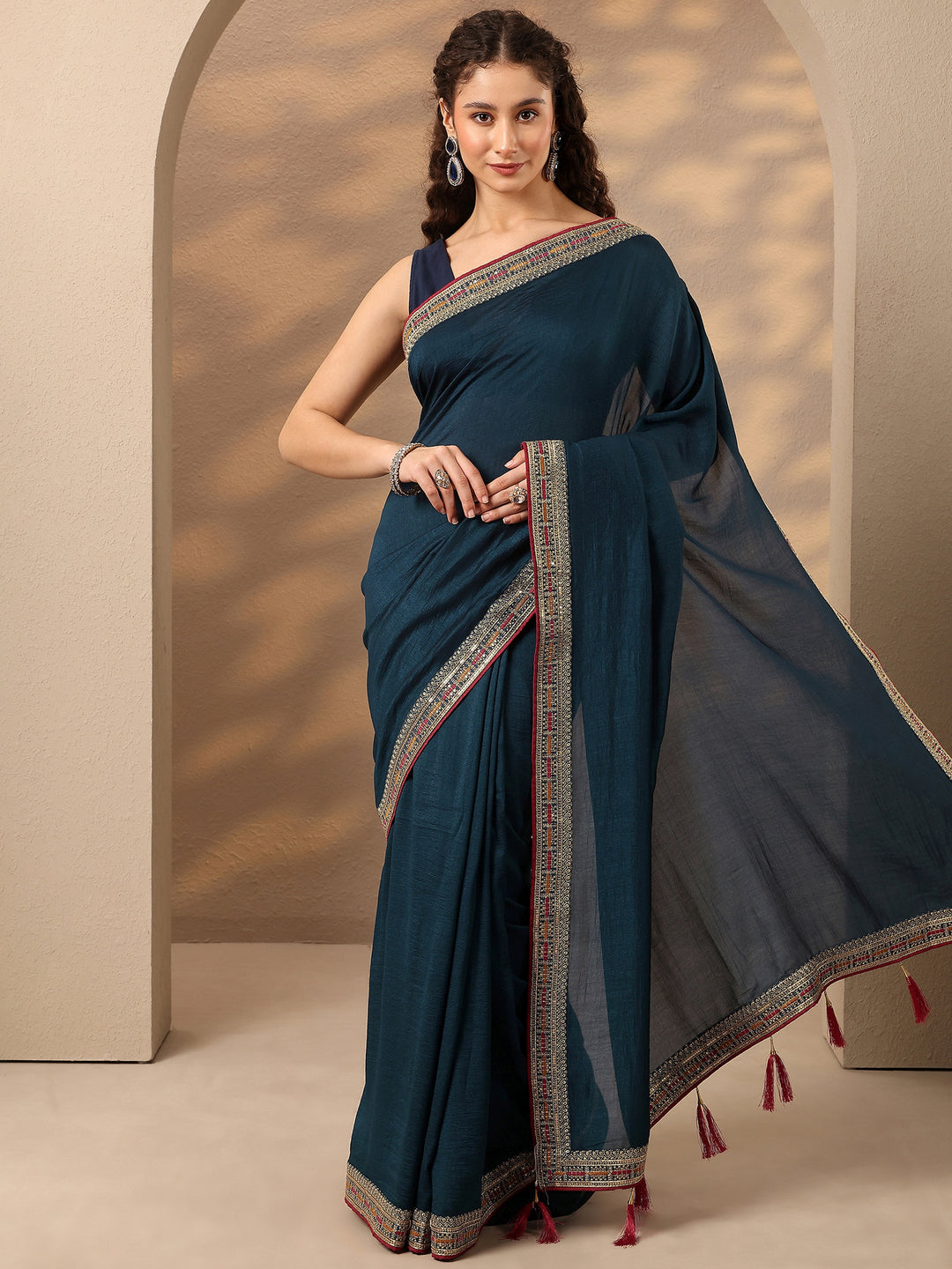Navy Blue Solid Silk Blend Saree With Unstitched Blouse Piece