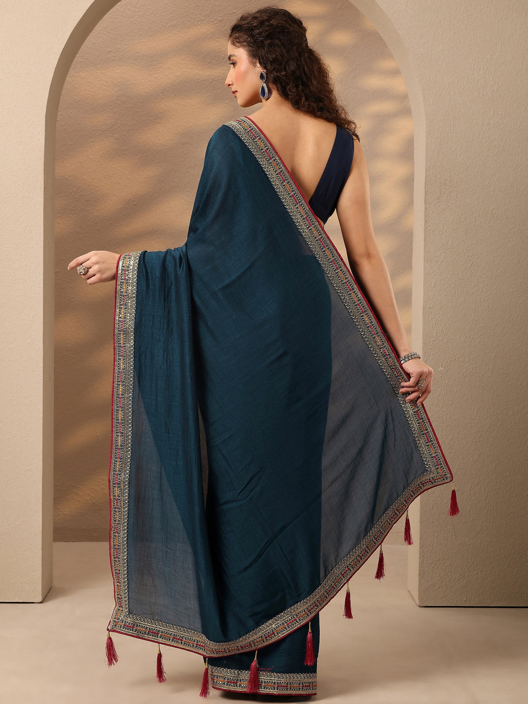 Navy Blue Solid Silk Blend Saree With Unstitched Blouse Piece