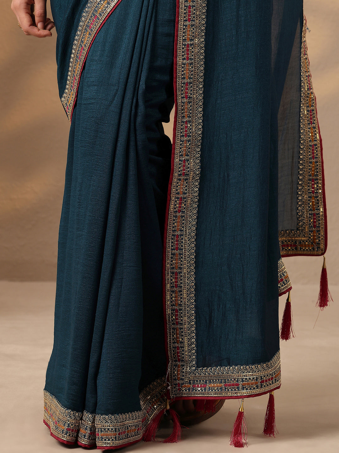 Navy Blue Solid Silk Blend Saree With Unstitched Blouse Piece