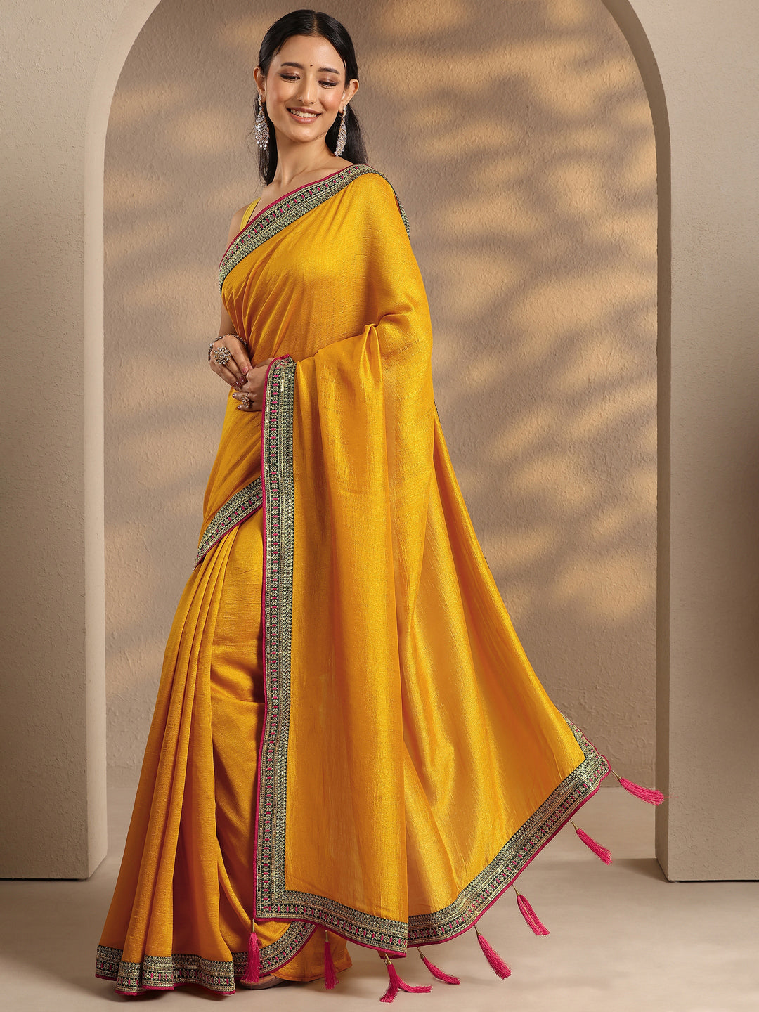 Mustard Solid Silk Blend Saree With Unstitched Blouse Piece