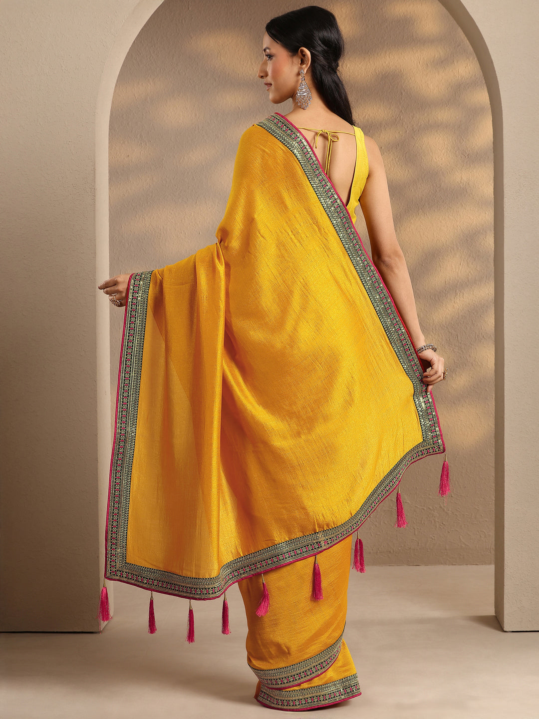 Mustard Solid Silk Blend Saree With Unstitched Blouse Piece