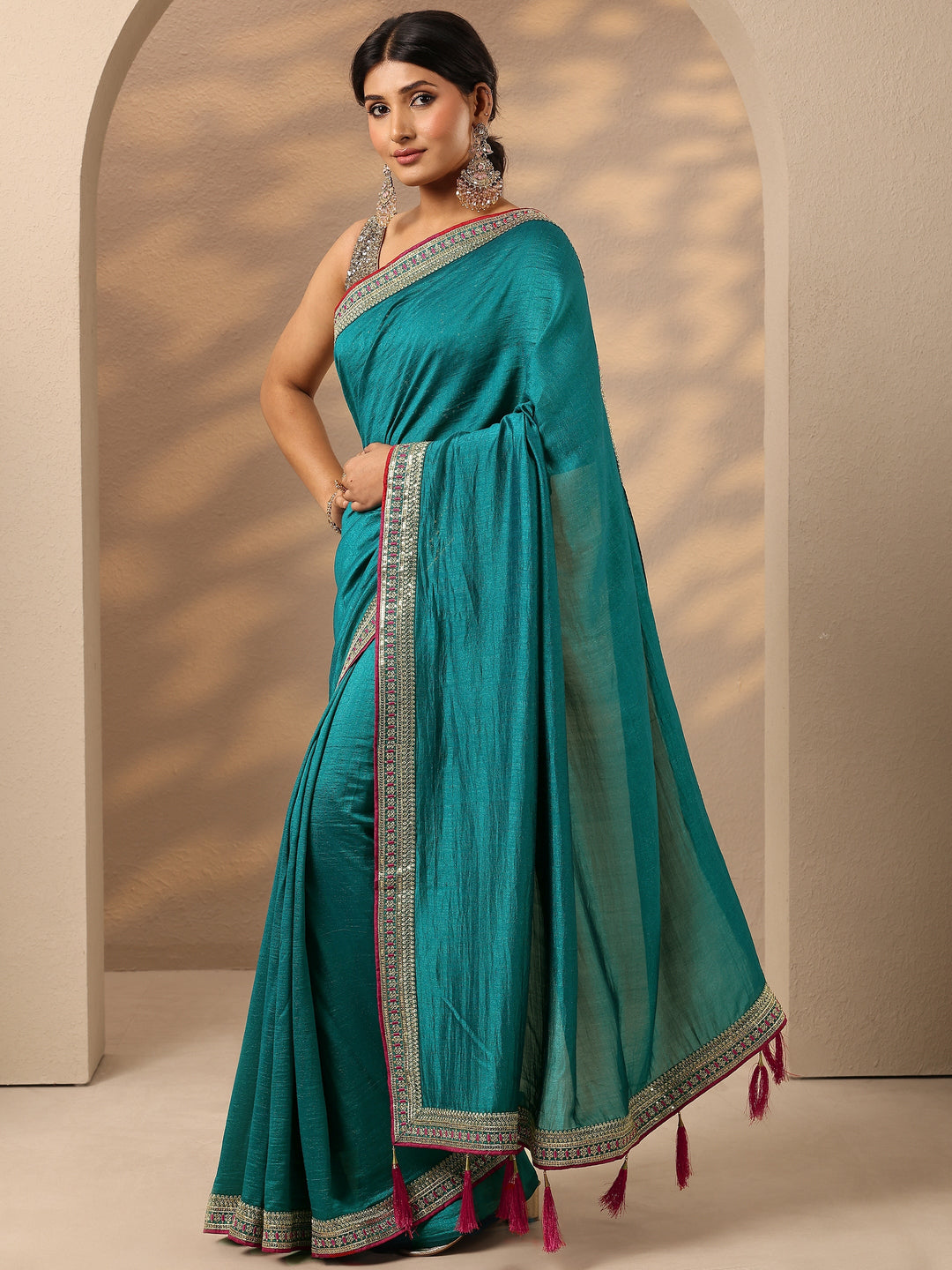 Teal Solid Silk Blend Saree With Unstitched Blouse Piece