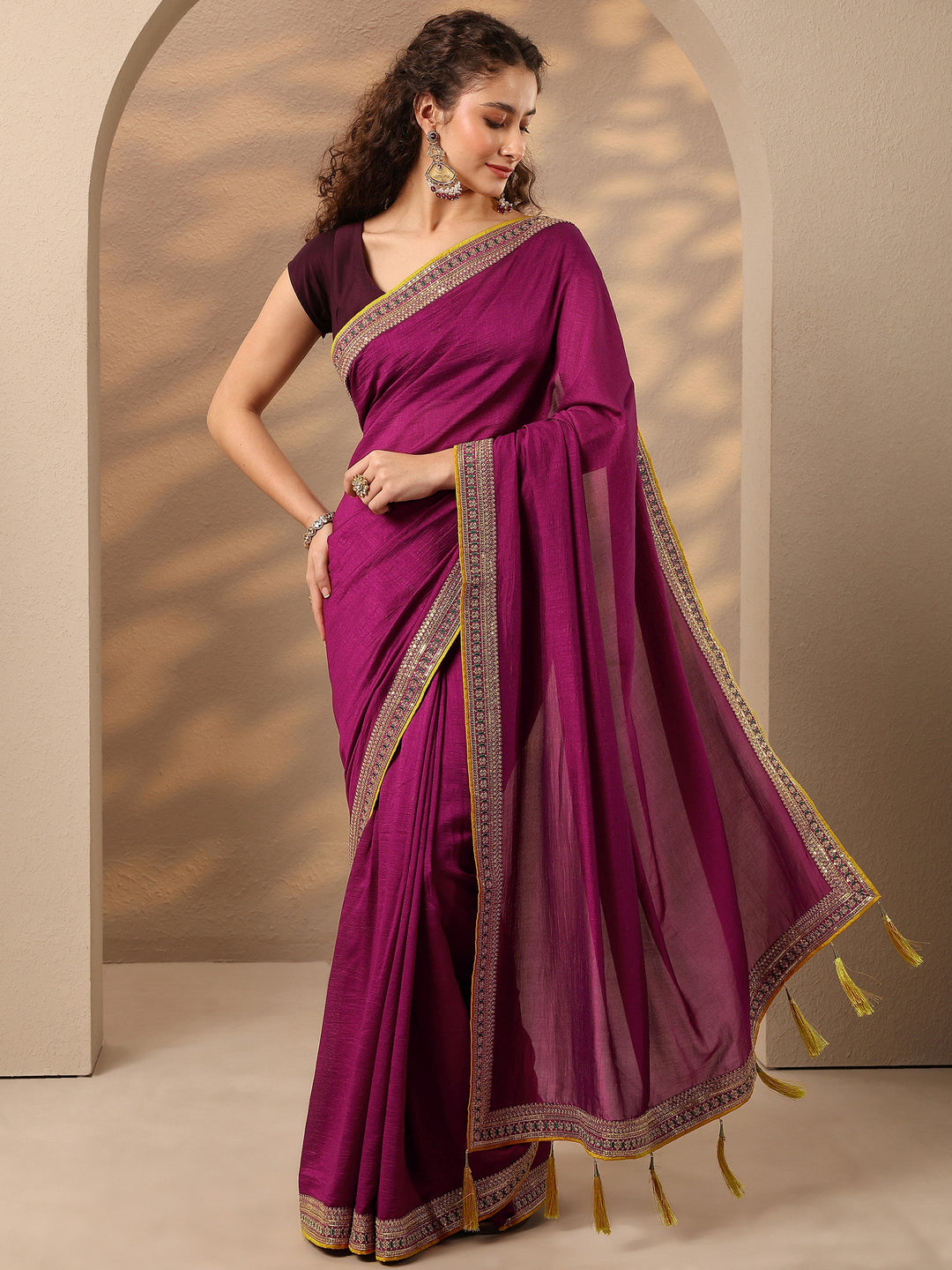 Magenta Solid Silk Blend Saree With Unstitched Blouse Piece