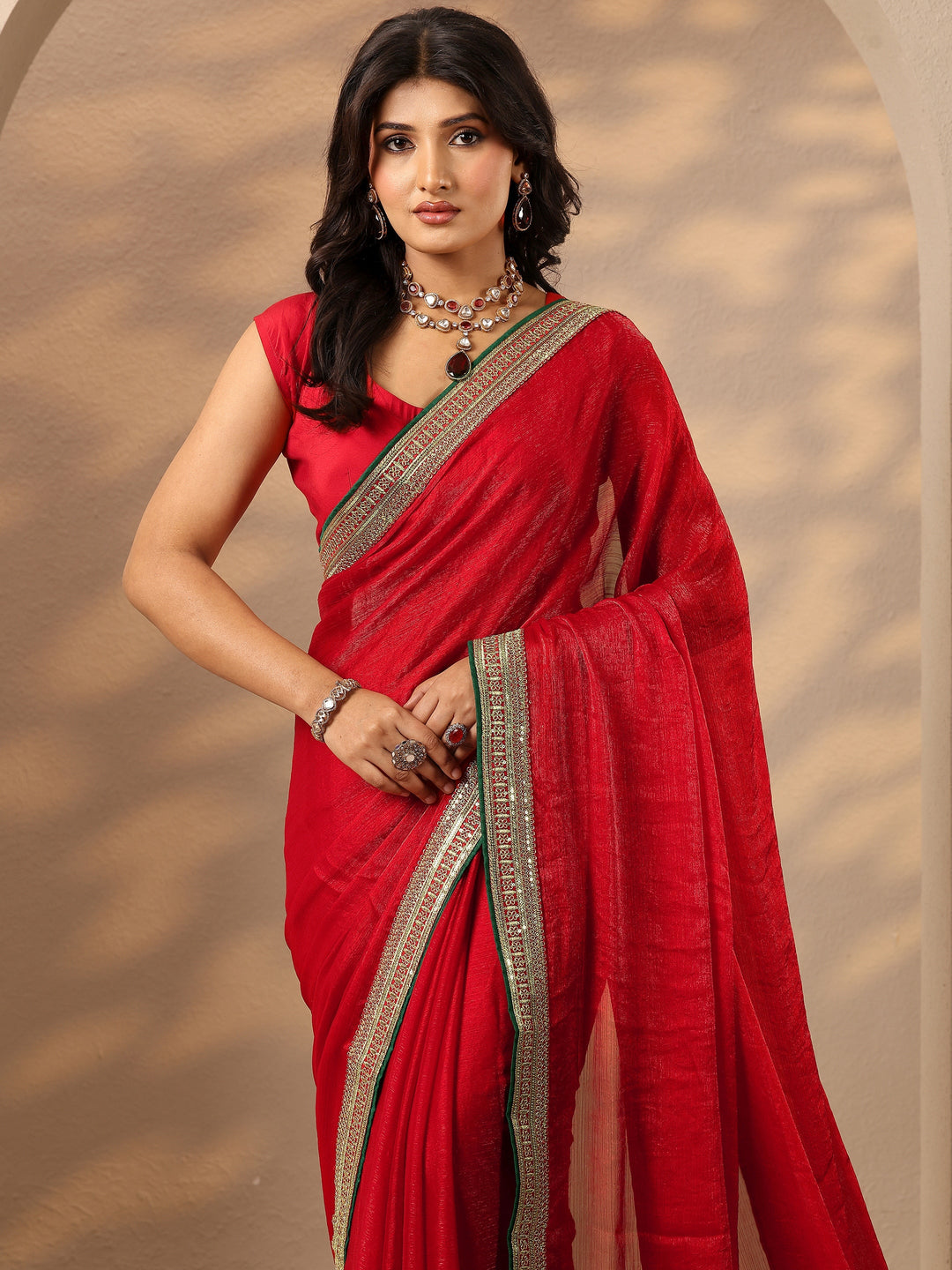 Red Solid Silk Blend Saree With Unstitched Blouse Piece