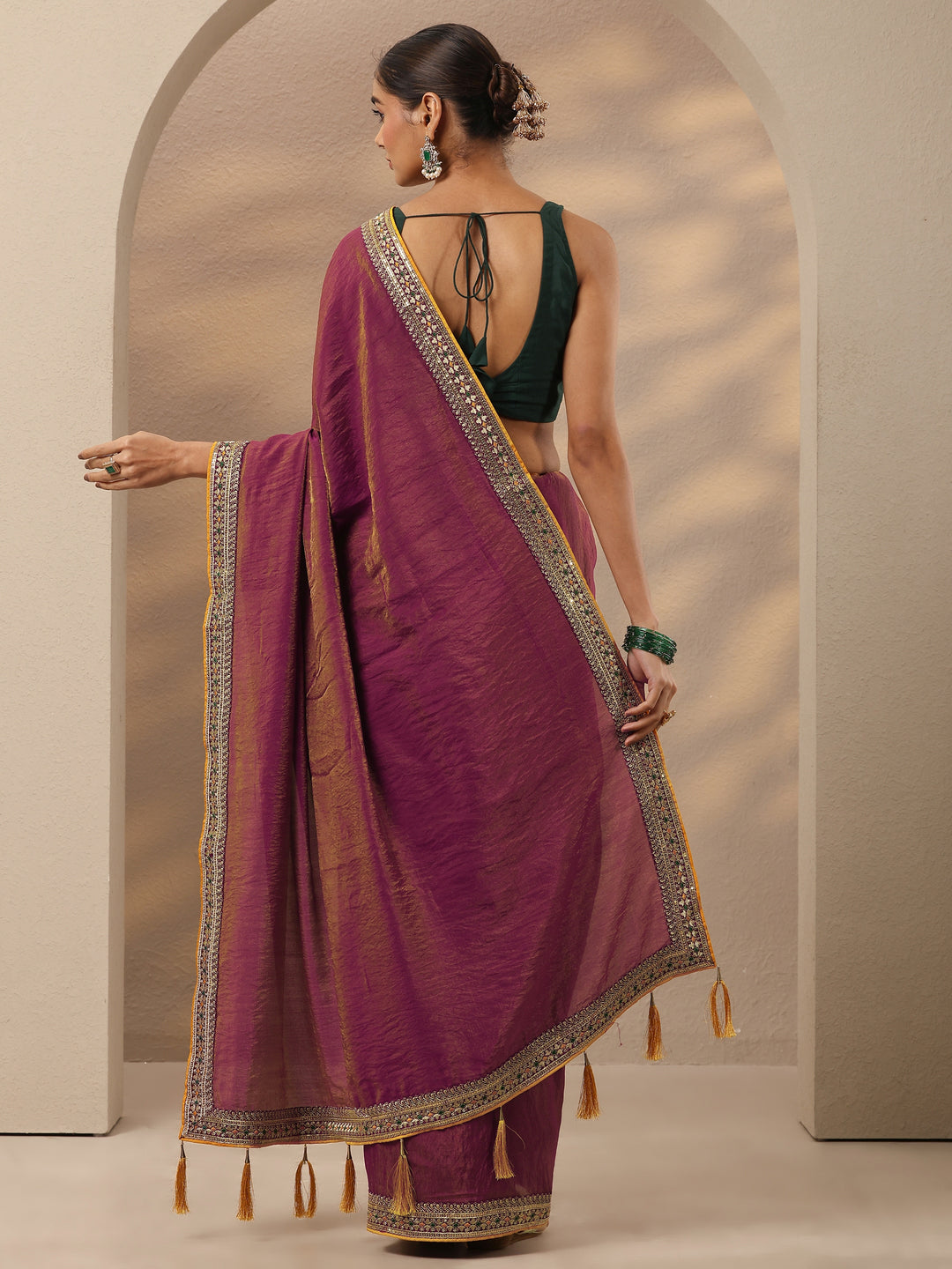 Pink Solid Silk Blend Saree With Unstitched Blouse Piece