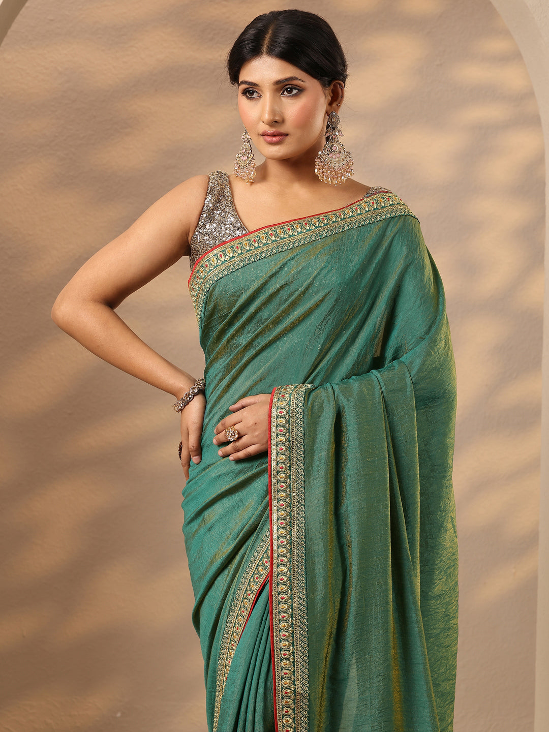 Green Solid Silk Blend Saree With Unstitched Blouse Piece