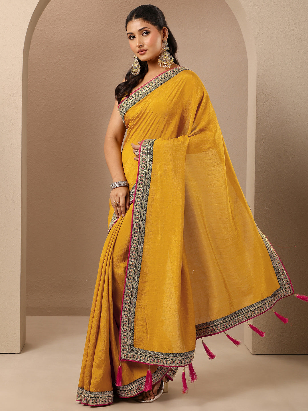 Mustard Solid Silk Blend Saree With Unstitched Blouse Piece