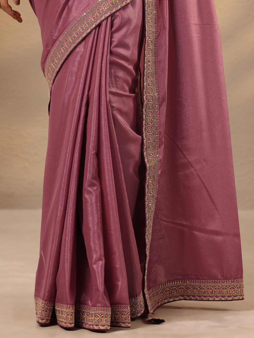 Peach Solid Silk Blend Saree With Unstitched Blouse Piece