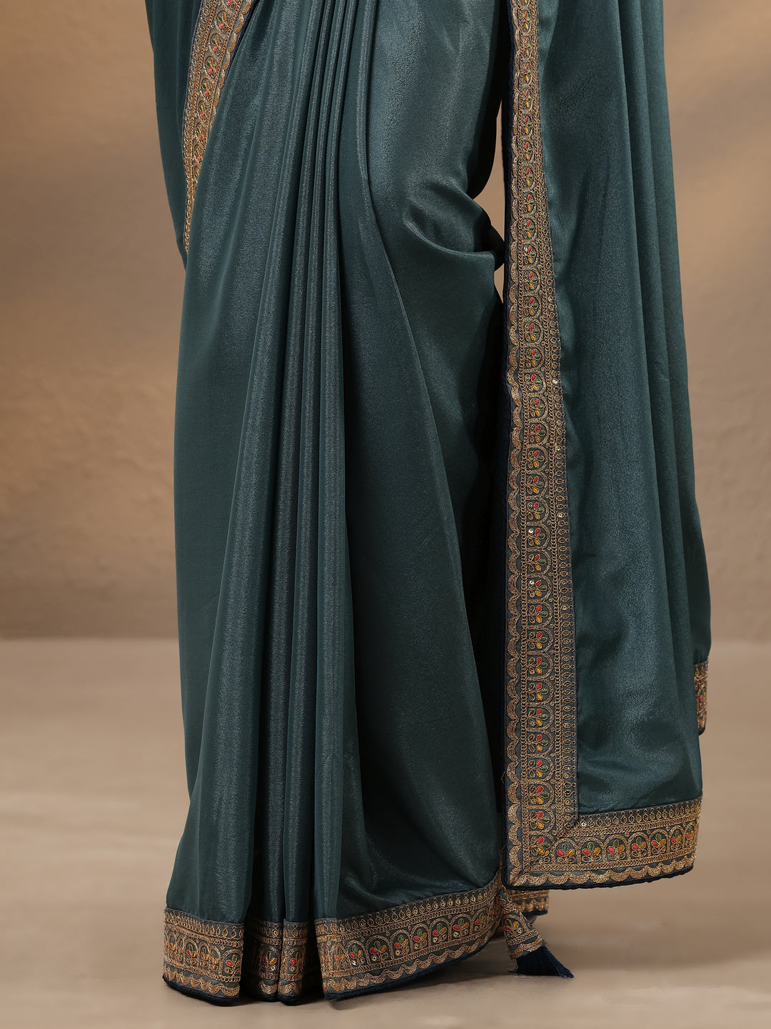 Green Solid Silk Blend Saree With Unstitched Blouse Piece