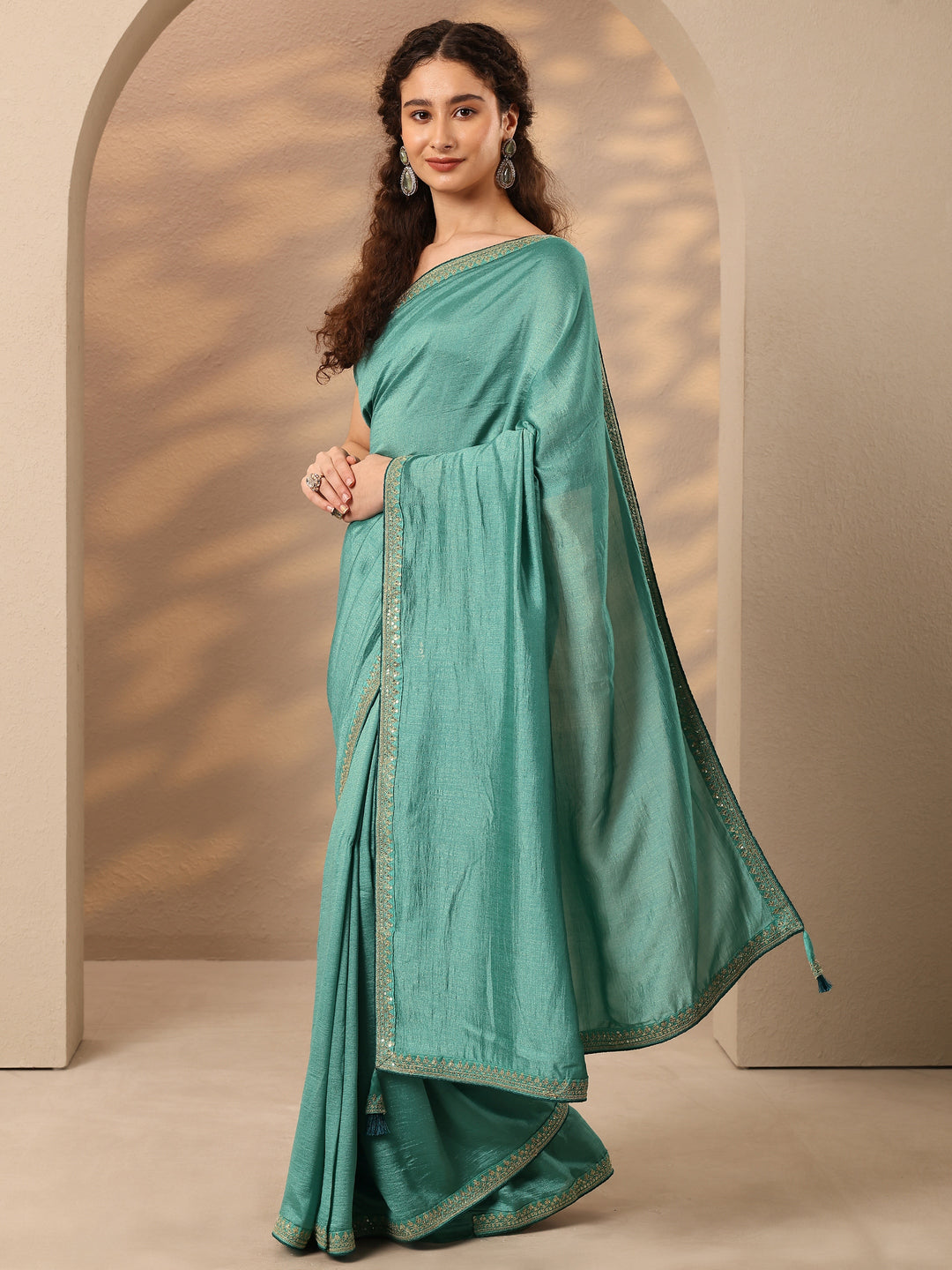 Green Solid Silk Blend Saree With Unstitched Blouse Piece