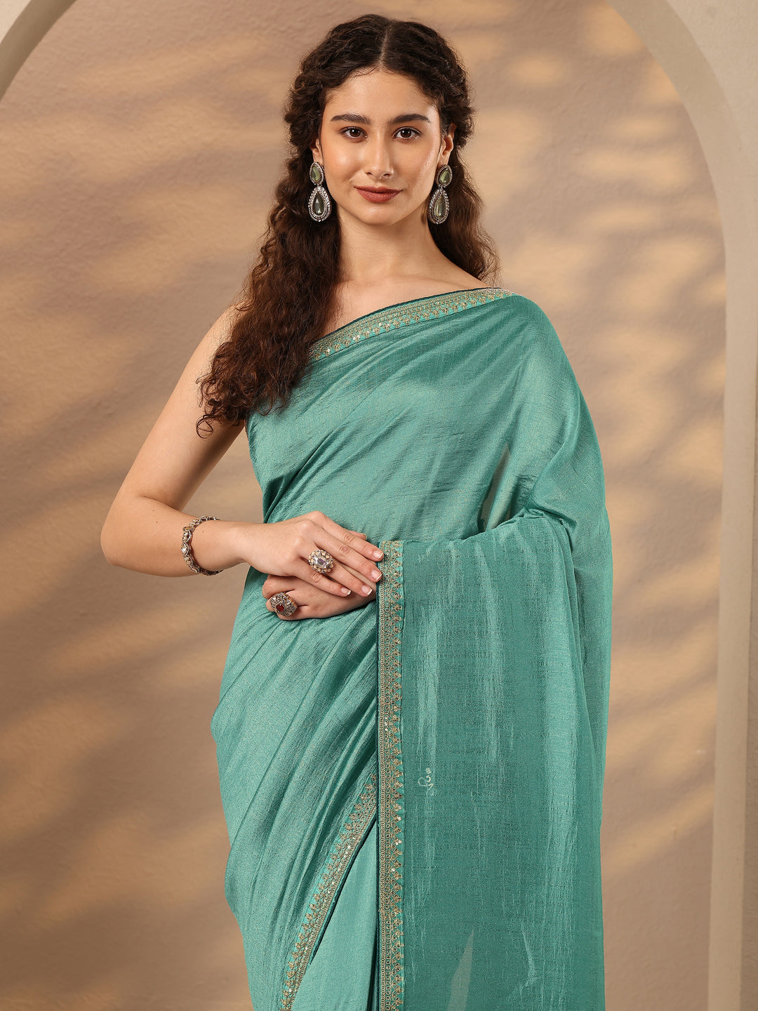 Green Solid Silk Blend Saree With Unstitched Blouse Piece