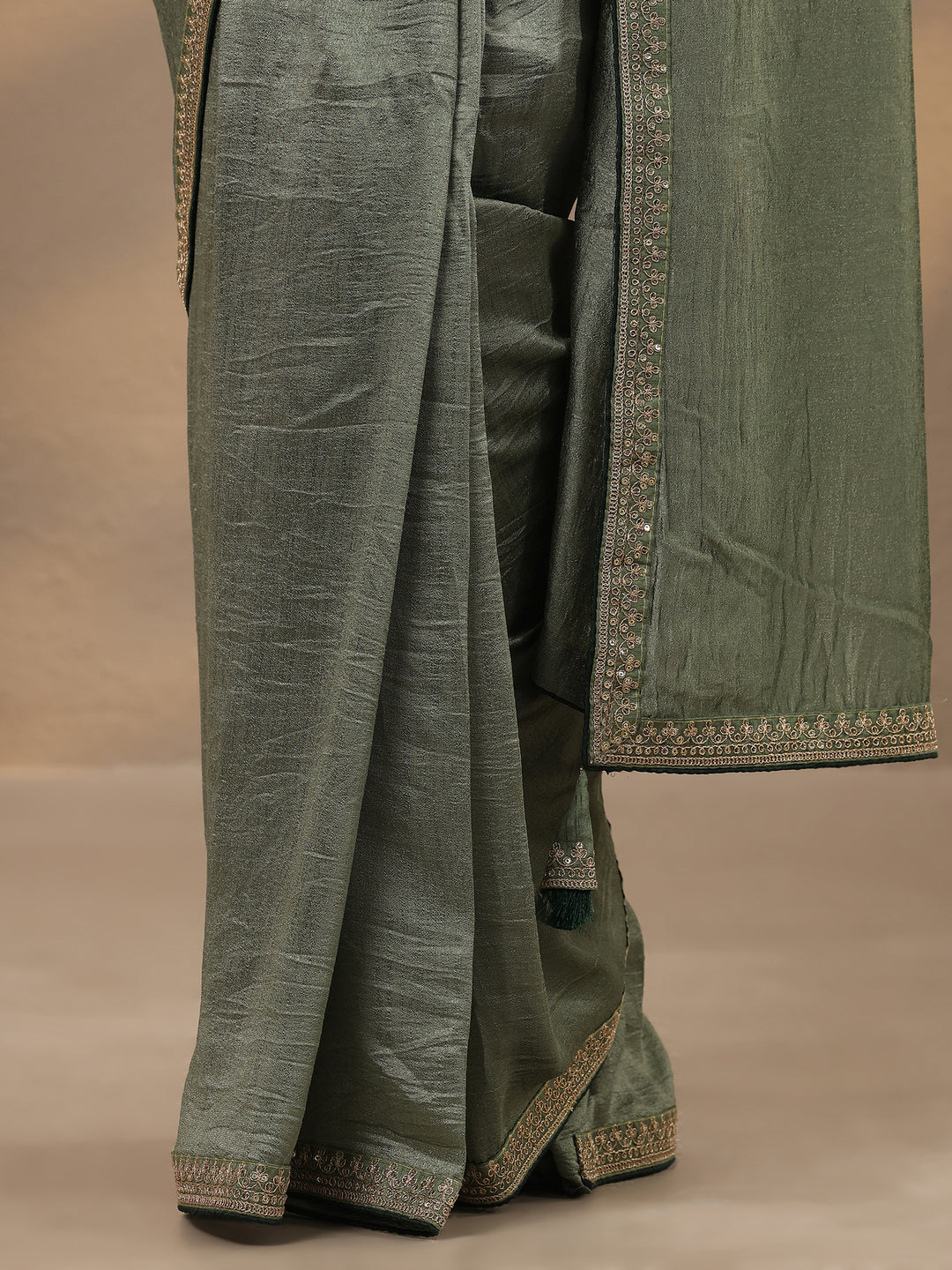 Green Solid Silk Blend Saree With Unstitched Blouse Piece