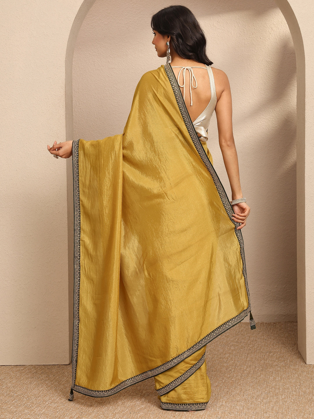 Yellow Solid Silk Blend Saree With Unstitched Blouse Piece