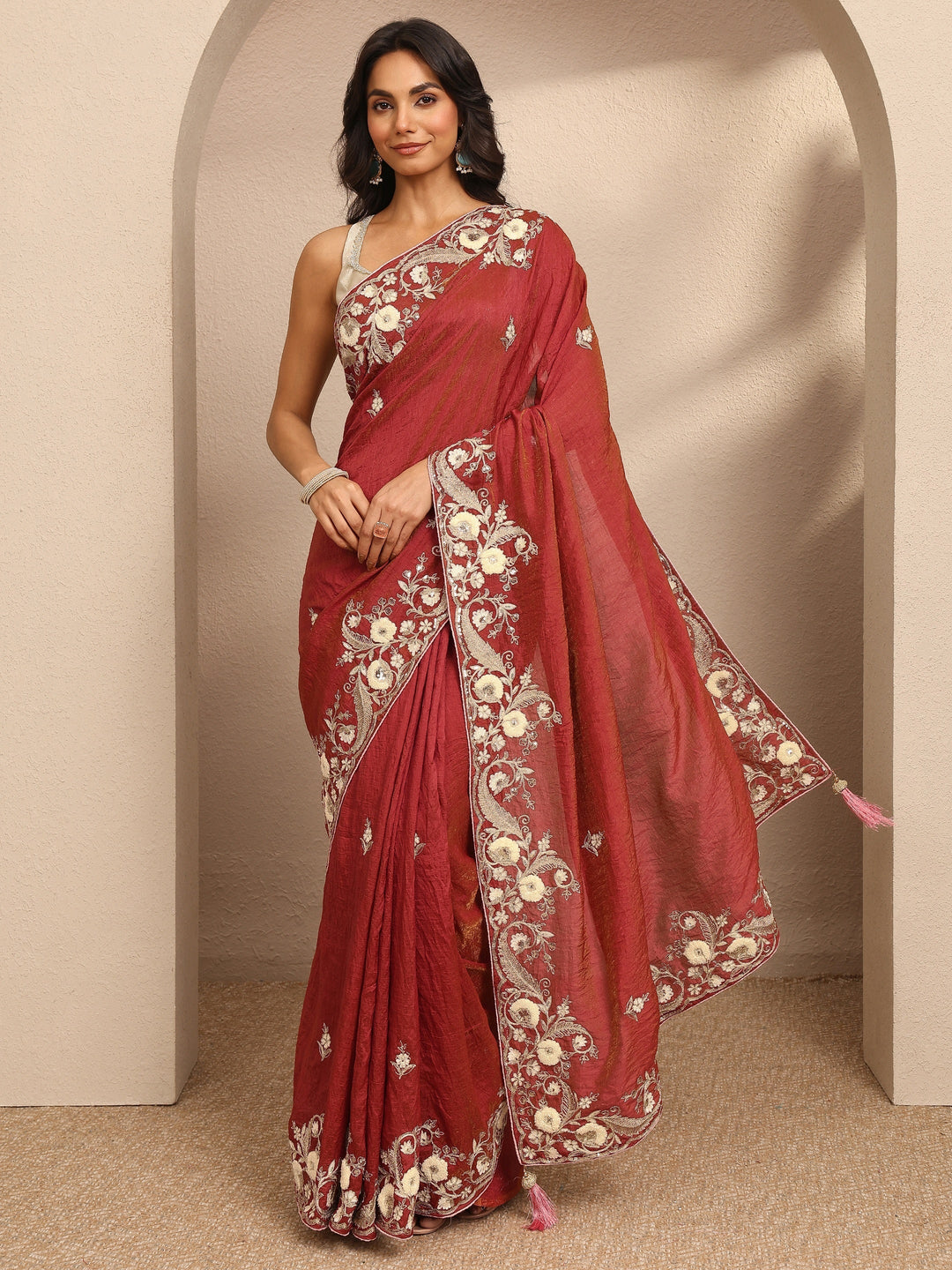 Red Embroidered Silk Blend Saree With Unstitched Blouse Piece