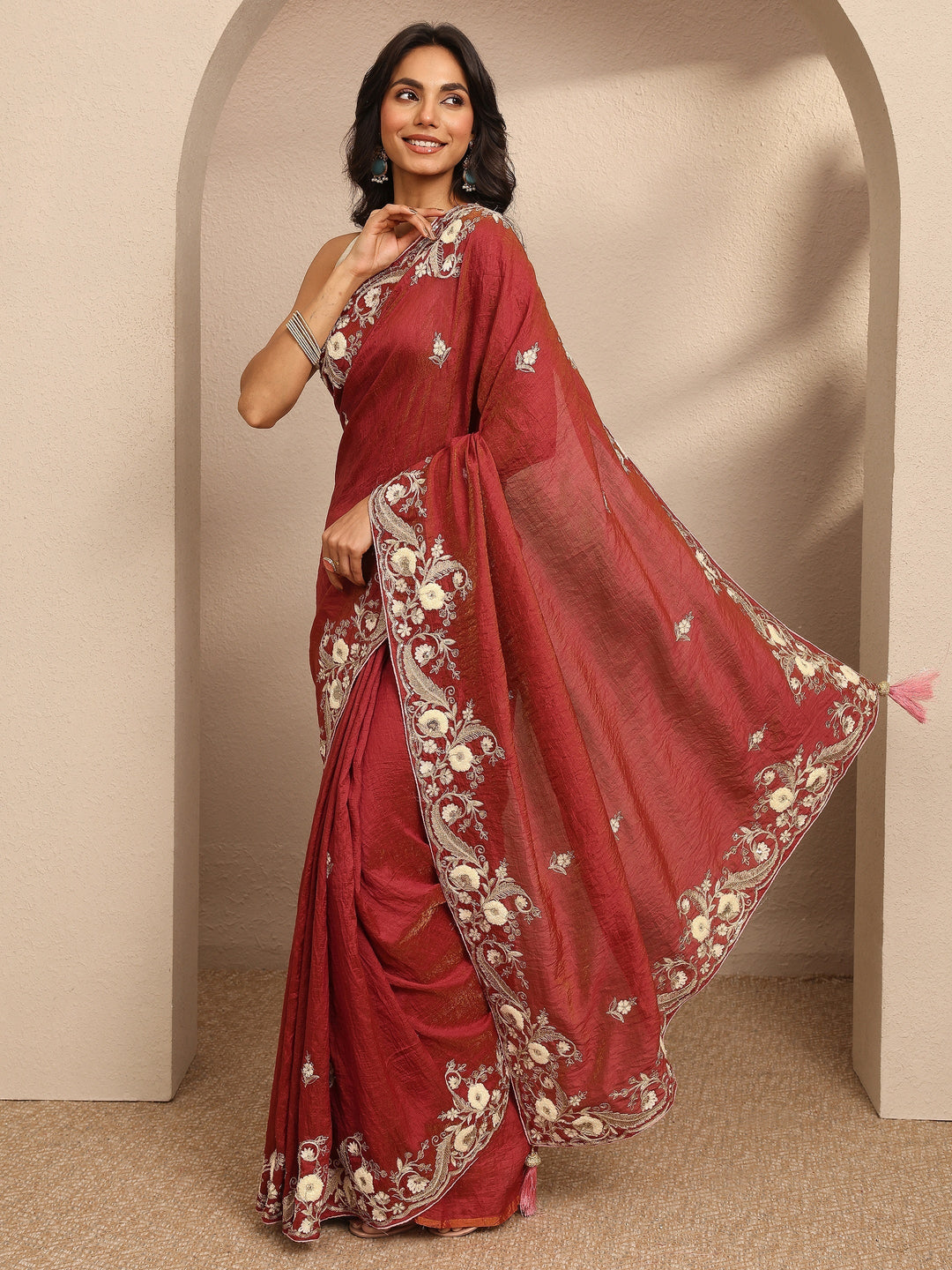 Red Embroidered Silk Blend Saree With Unstitched Blouse Piece