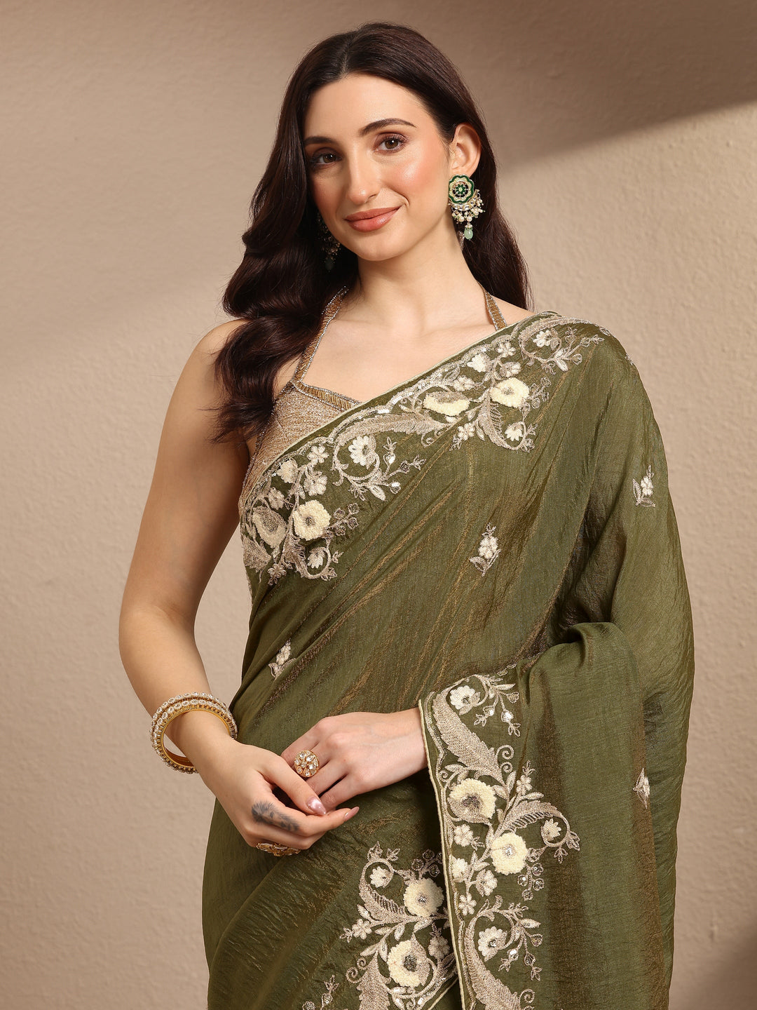 Green Embroidered Silk Blend Saree With Unstitched Blouse Piece