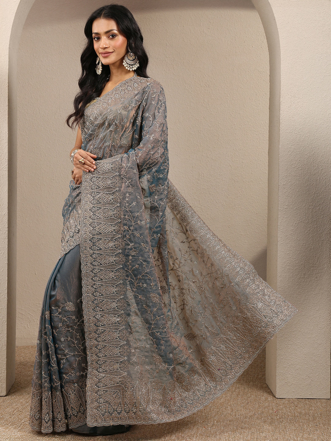 Blue Embroidered Silk Blend Saree With Unstitched Blouse Piece