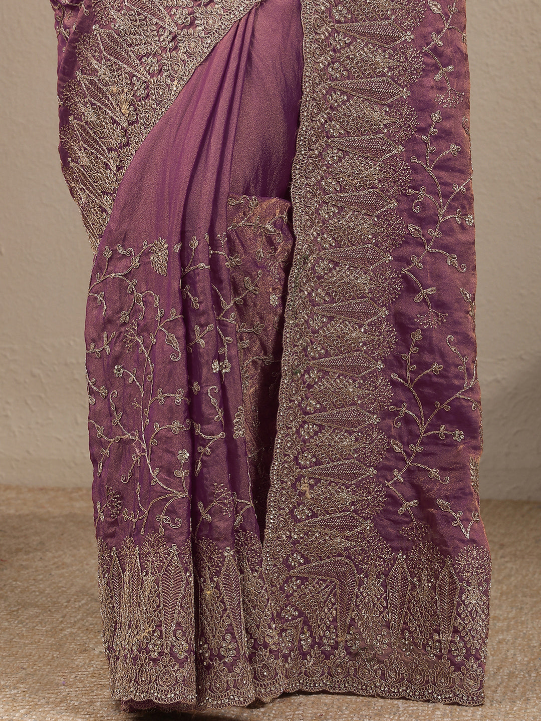 Purple Embroidered Silk Blend Saree With Unstitched Blouse Piece