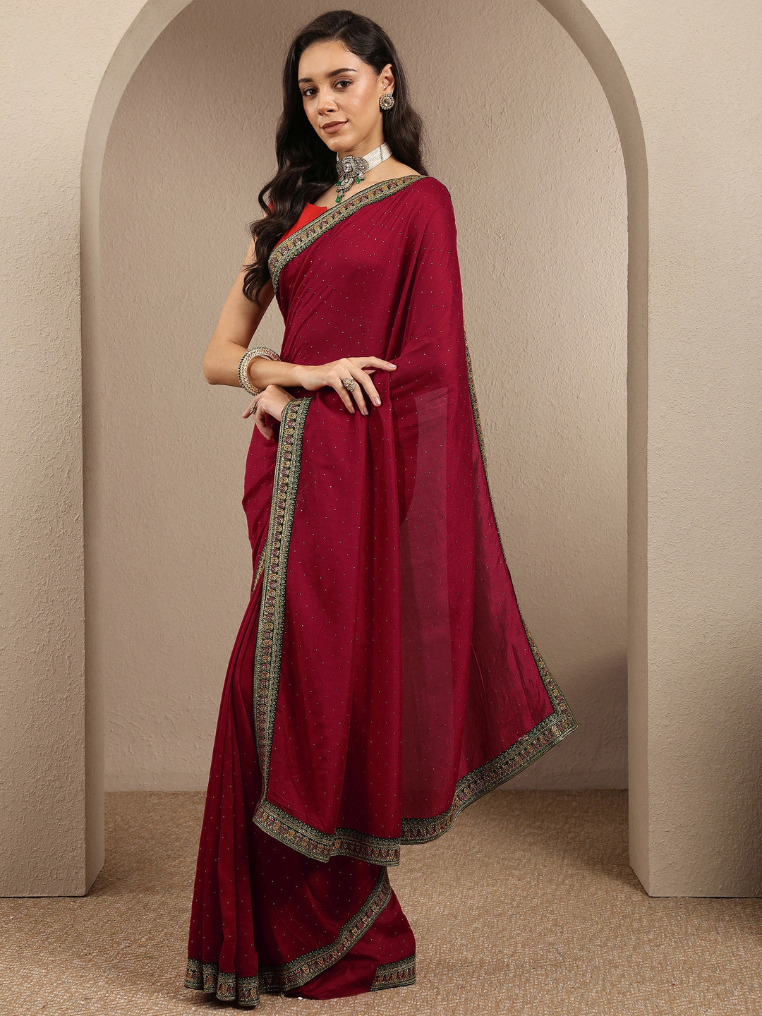 Red Embellished Silk Blend Saree With Unstitched Blouse Piece