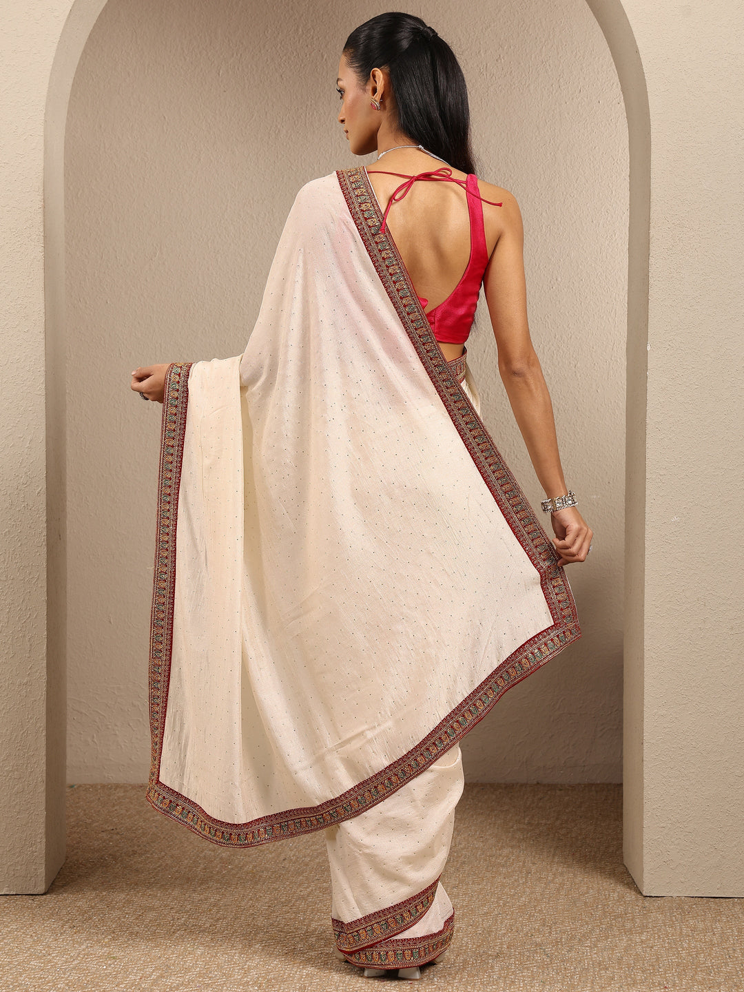 Off White Embellished Silk Blend Saree With Unstitched Blouse Piece