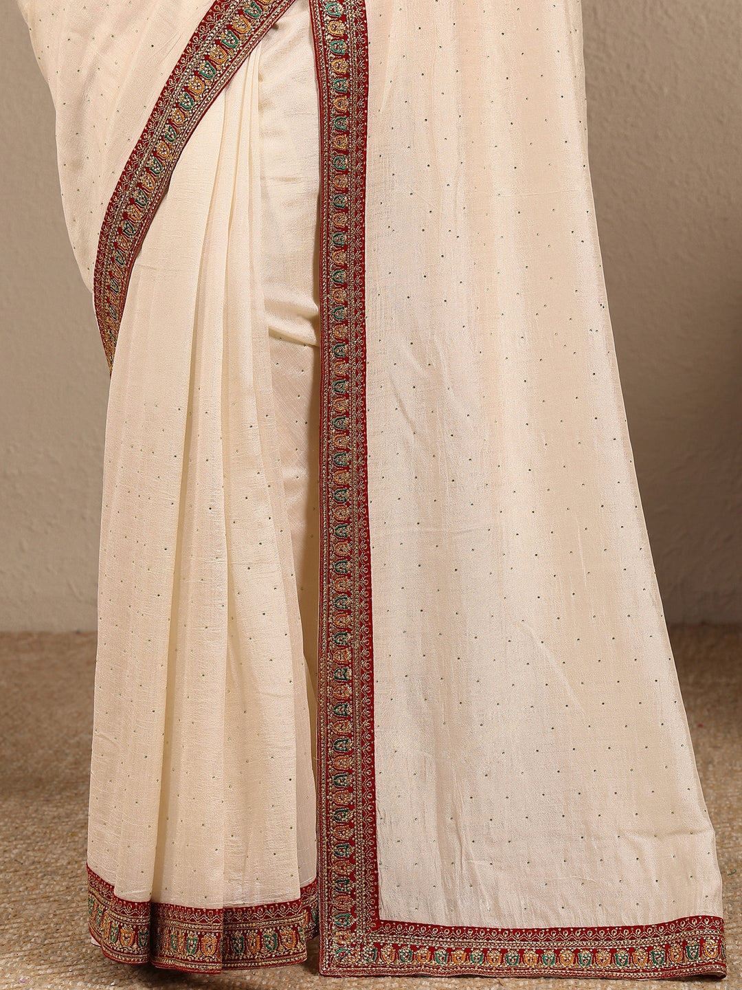 Off White Embellished Silk Blend Saree With Unstitched Blouse Piece