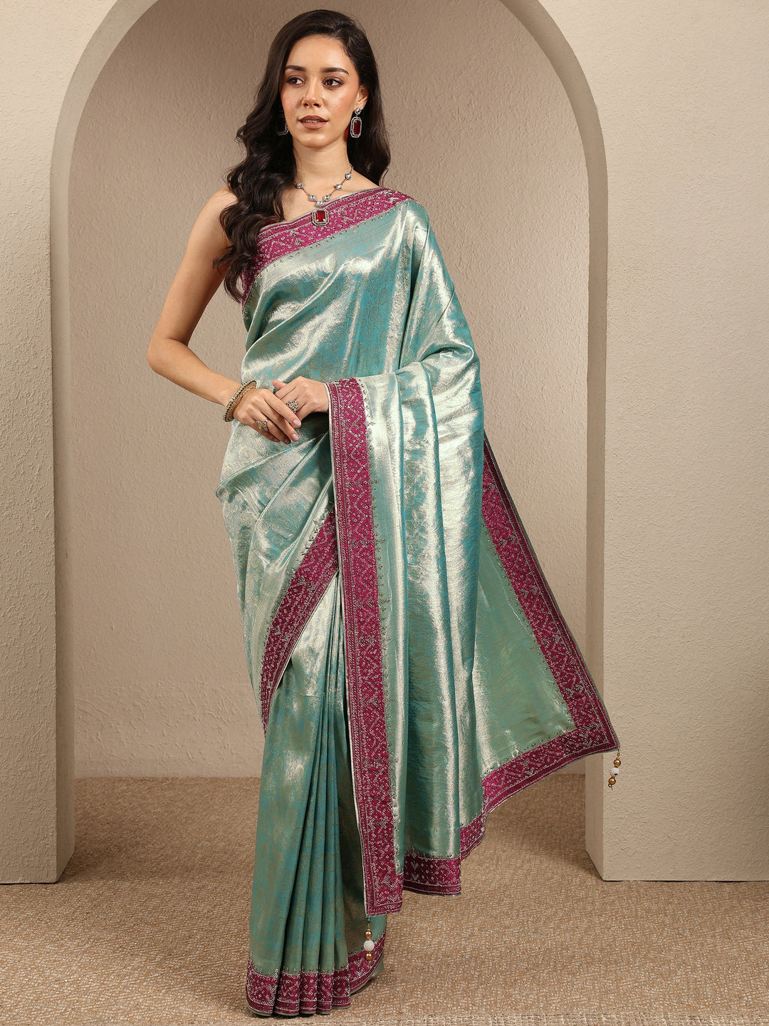 Green Woven Design Silk Blend Saree With Unstitched Blouse Piece