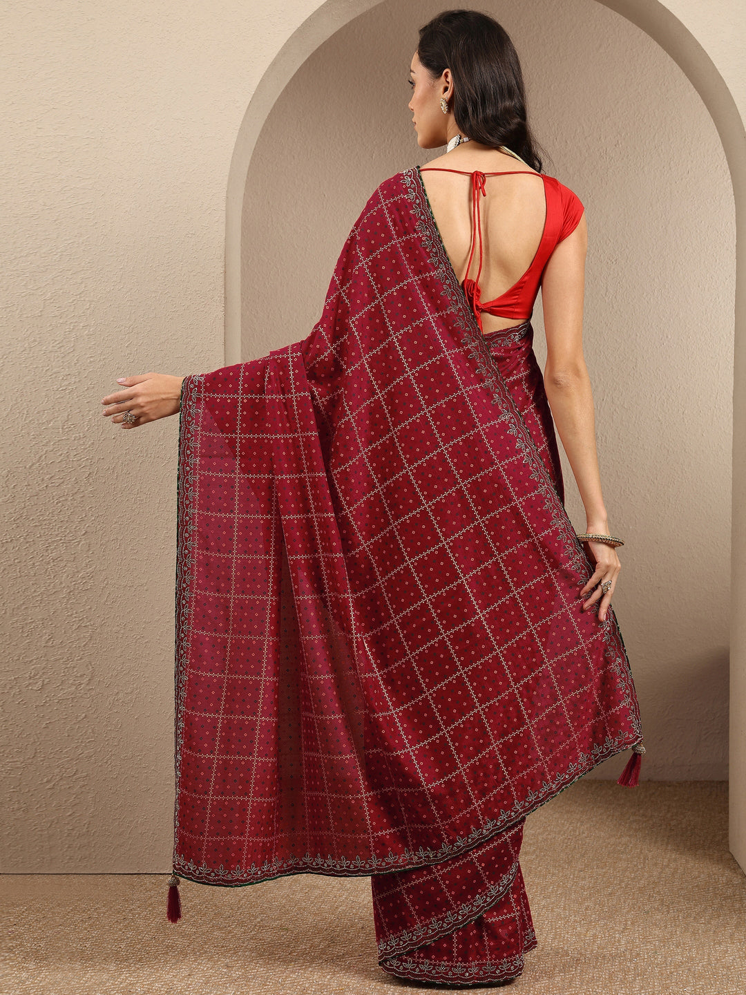 Red Bandhani Printed Silk Blend Saree With Unstitched Blouse Piece