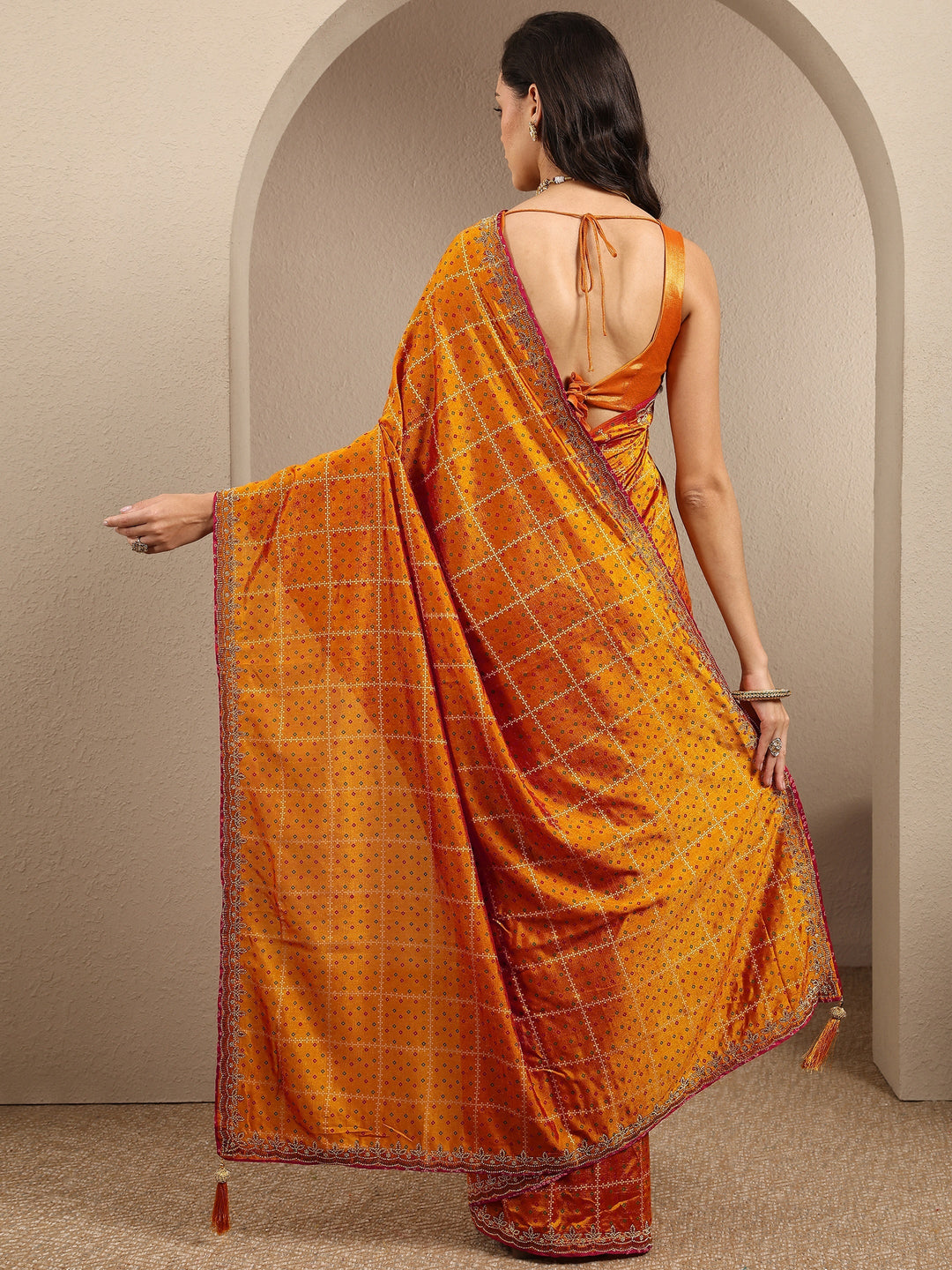 Mustard Bandhani Printed Silk Blend Saree With Unstitched Blouse Piece
