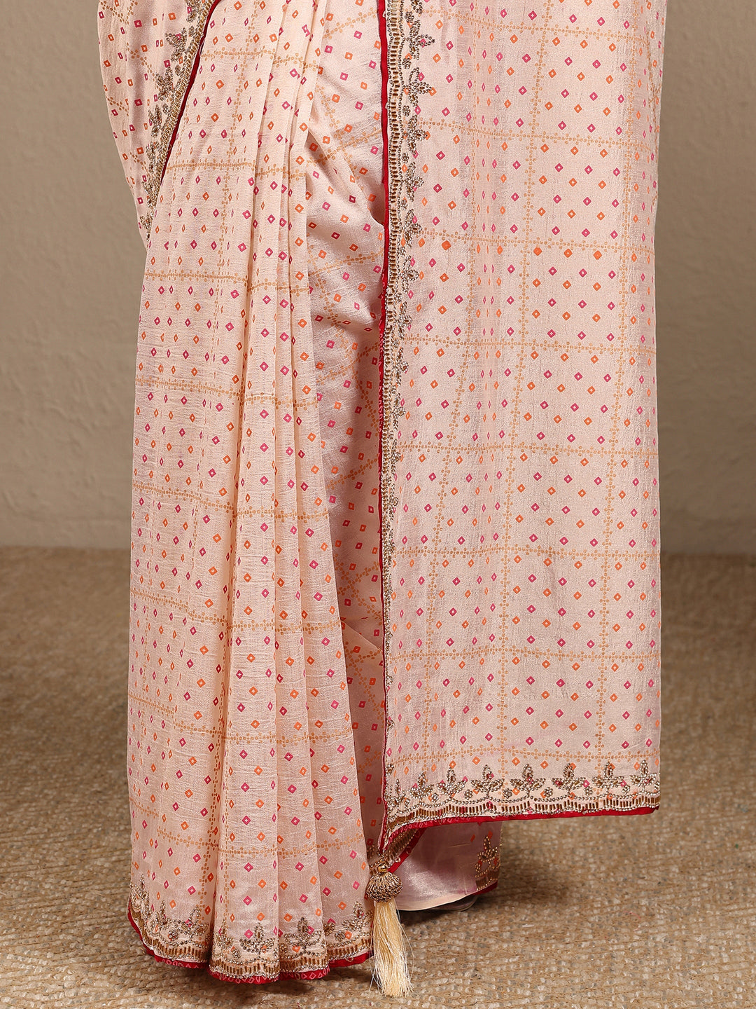 Cream Bandhani Printed Silk Blend Saree With Unstitched Blouse Piece