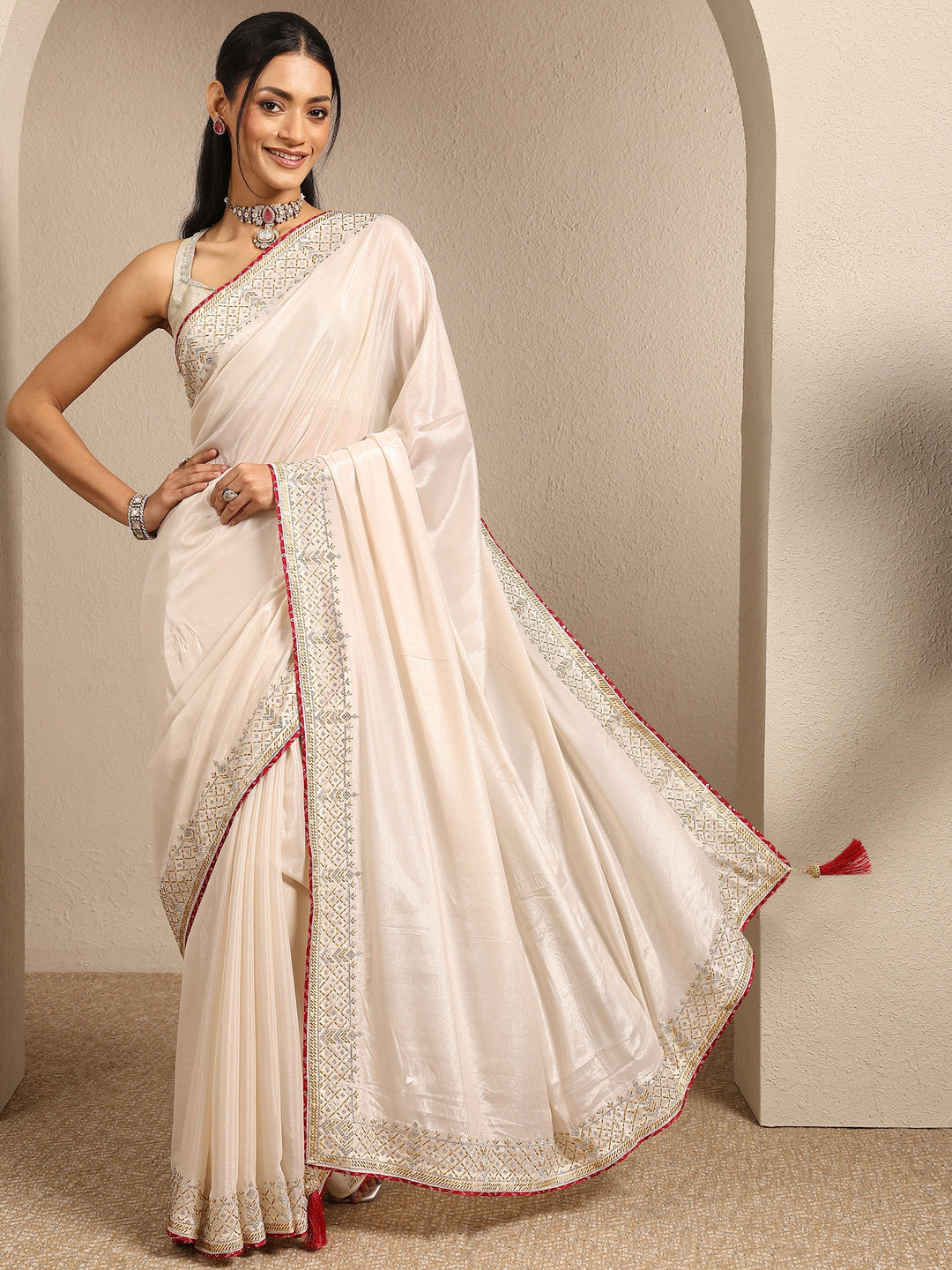 Cream Solid Silk Blend Saree With Unstitched Blouse Piece