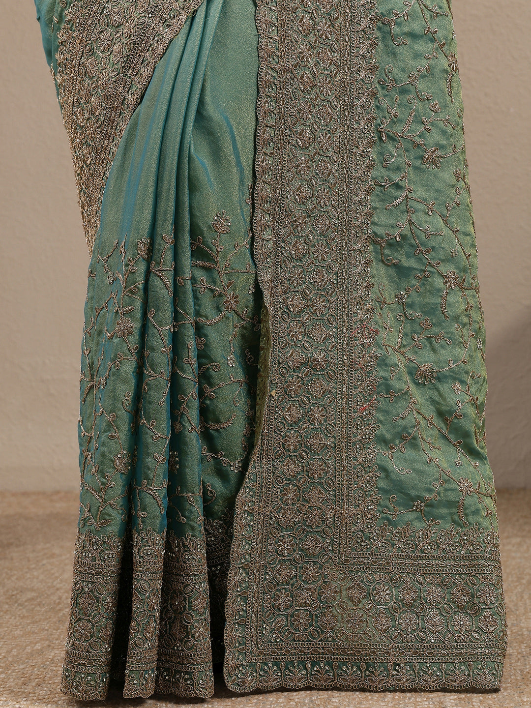 Green Embroidered Organza Saree With Unstitched Blouse Piece