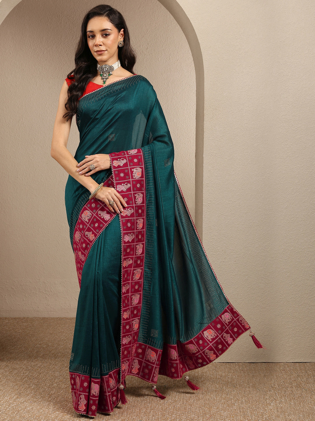 Green Embellished Silk Blend Saree With Unstitched Blouse Piece