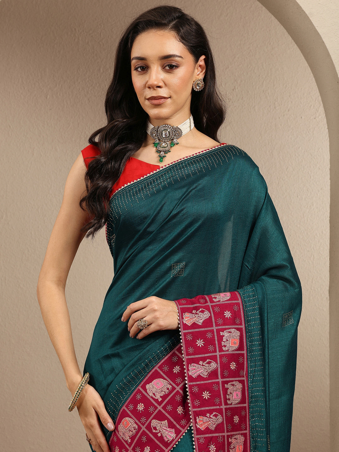 Green Embellished Silk Blend Saree With Unstitched Blouse Piece