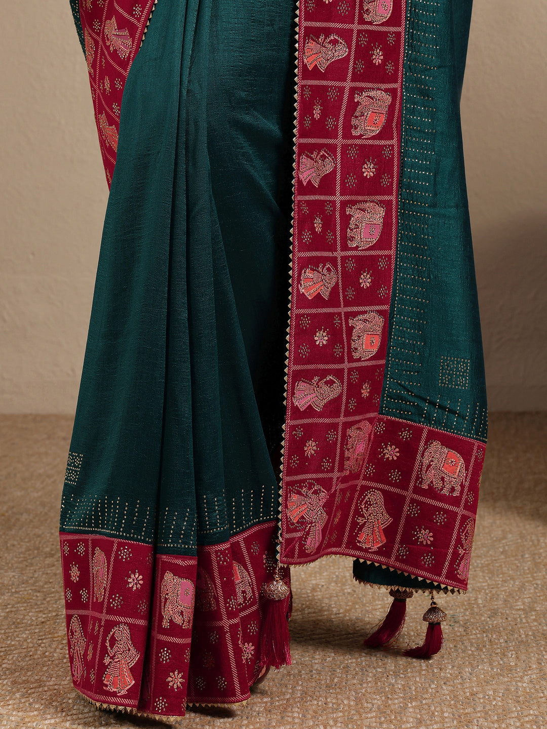 Green Embellished Silk Blend Saree With Unstitched Blouse Piece