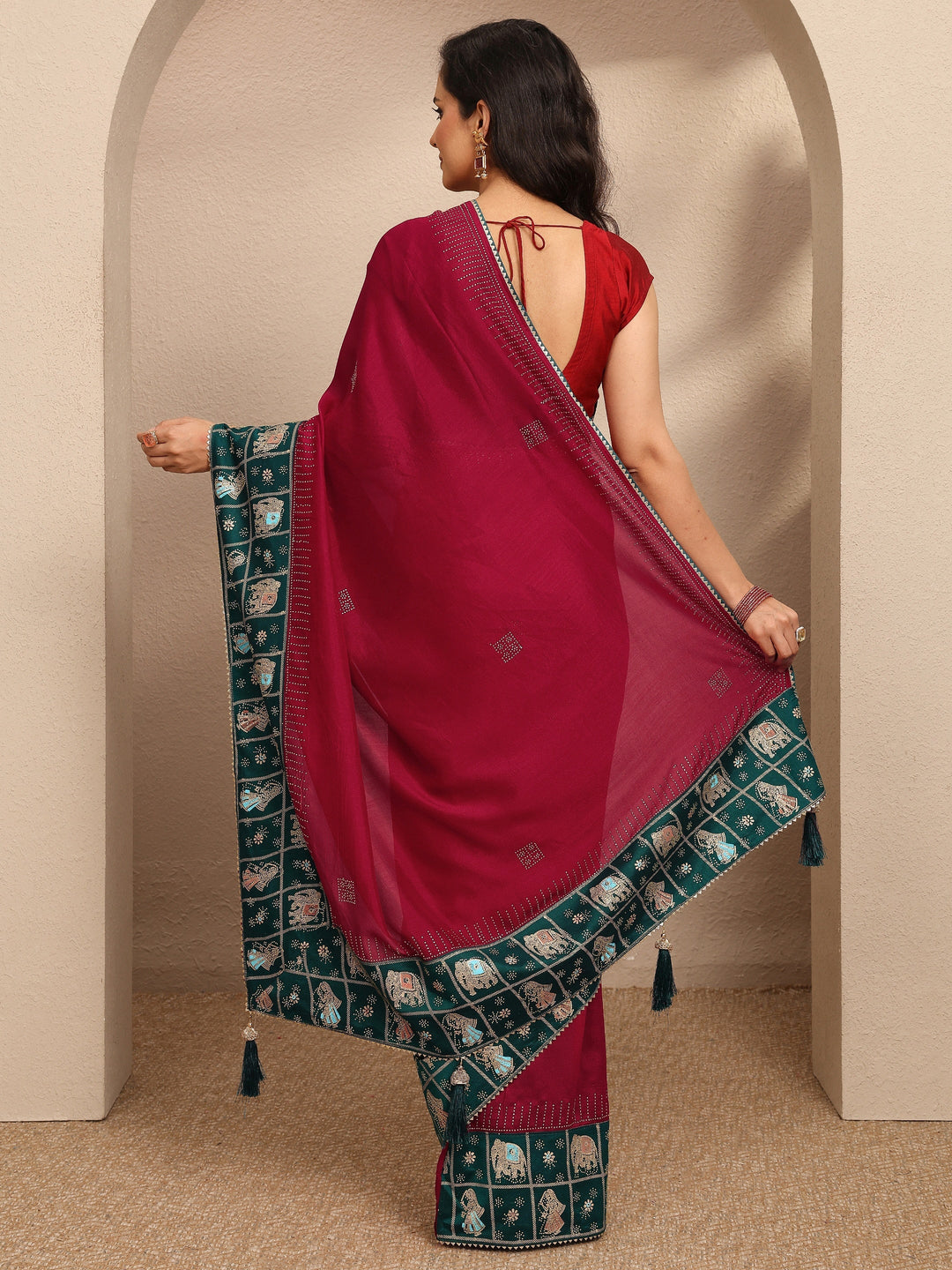Red Embellished Silk Blend Saree With Unstitched Blouse Piece