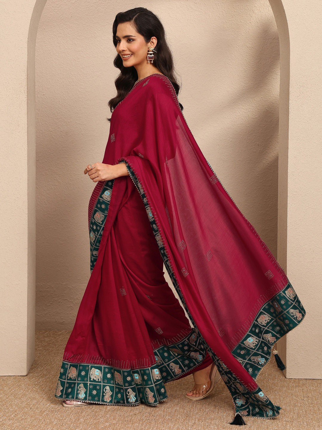 Red Embellished Silk Blend Saree With Unstitched Blouse Piece